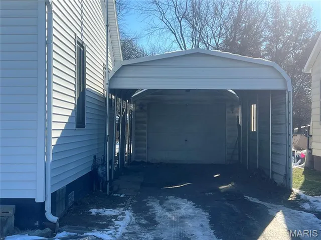 $97,000 | 614 East Tyler Avenue, Litchfield, IL 62056