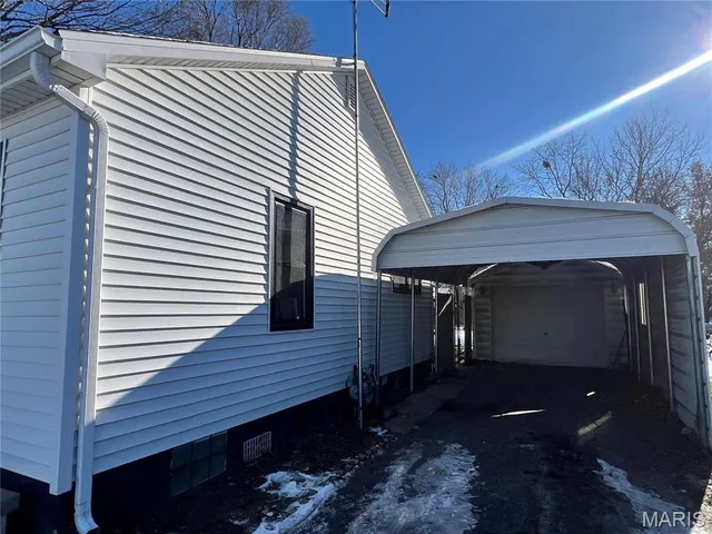 $97,000 | 614 East Tyler Avenue, Litchfield, IL 62056