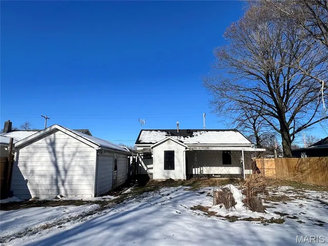 $97,000 | 614 East Tyler Avenue, Litchfield, IL 62056