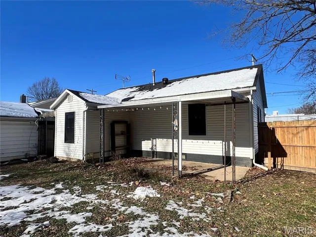 $97,000 | 614 East Tyler Avenue, Litchfield, IL 62056