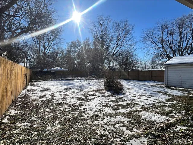 $97,000 | 614 East Tyler Avenue, Litchfield, IL 62056