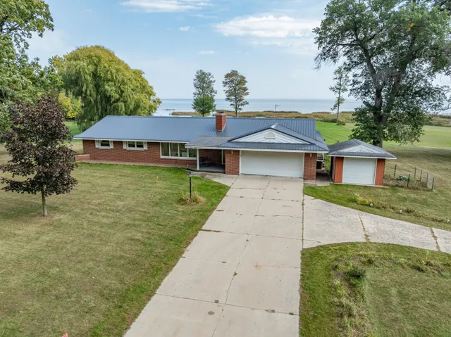 $579,500 | 5286 County Highway North, Oconto, WI 54153