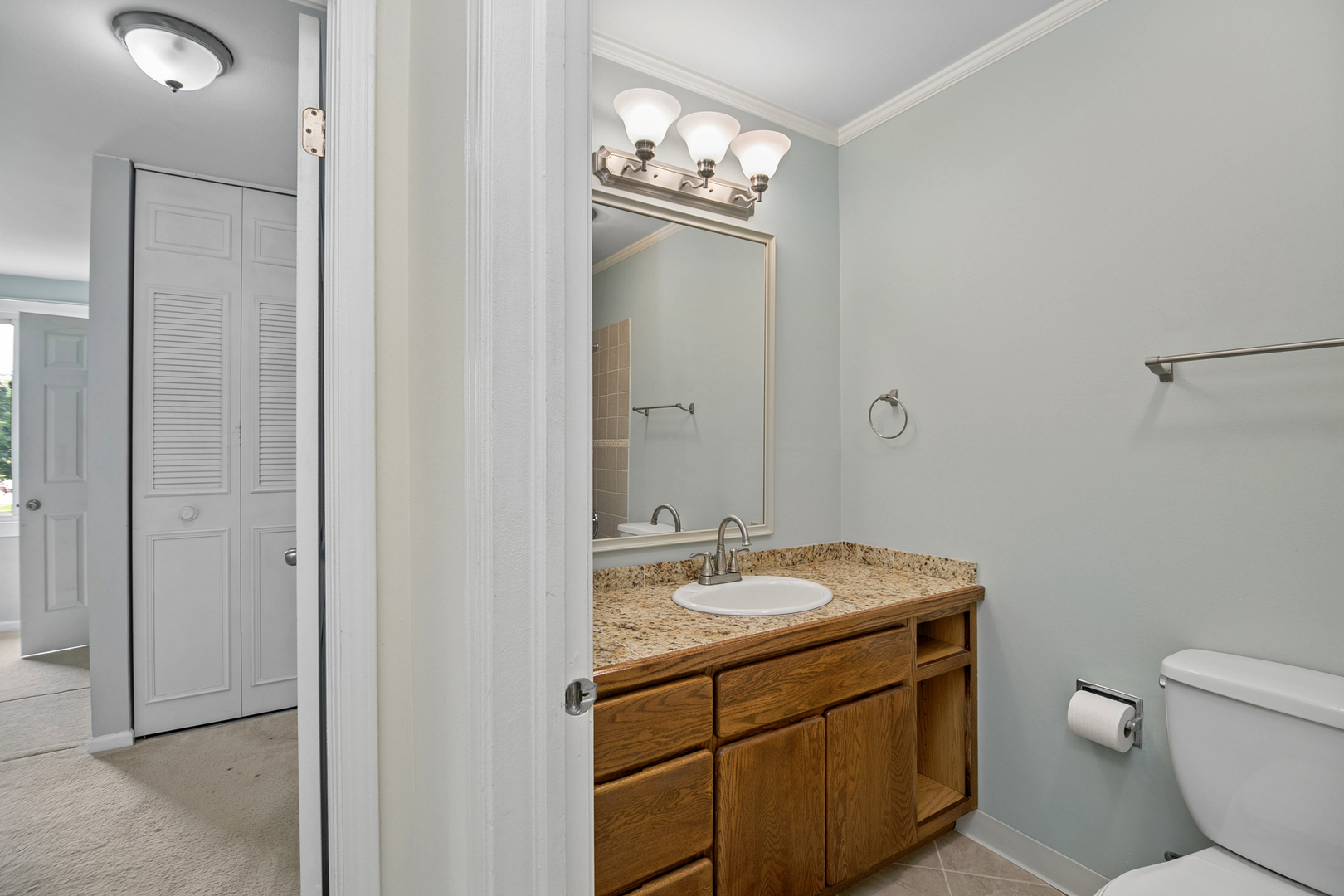 462 Raintree Drive, Unit 2A Glen Ellyn, IL 60137 - Photo 12 of 28 Gallery Image 12