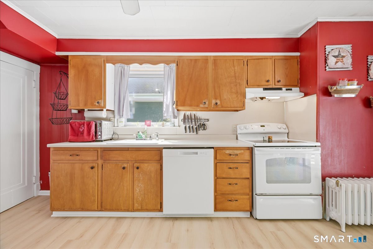 23 Sturtevant Avenue Norwich, CT 06360 - Photo 12 of 40