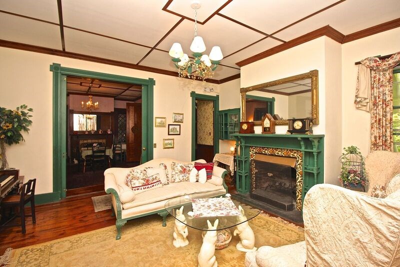 19 Old Beach Road Newport, RI 02840 - Photo 11 of 48 Living Room