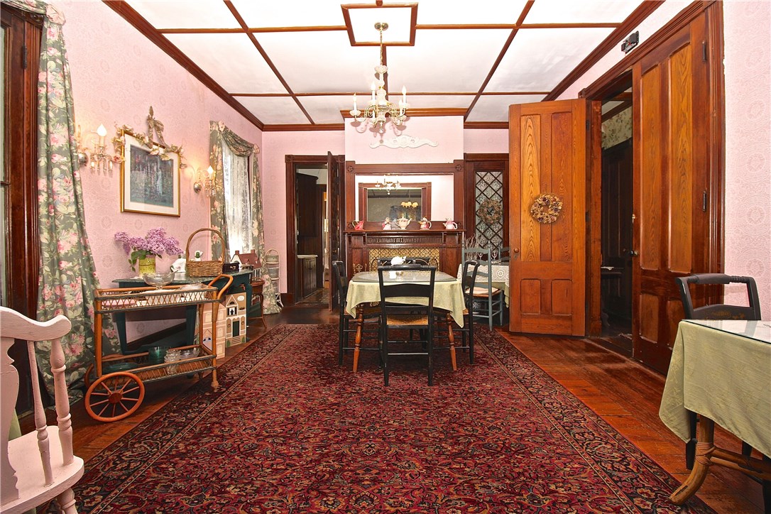 19 Old Beach Road Newport, RI 02840 - Photo 13 of 48 Dining Room