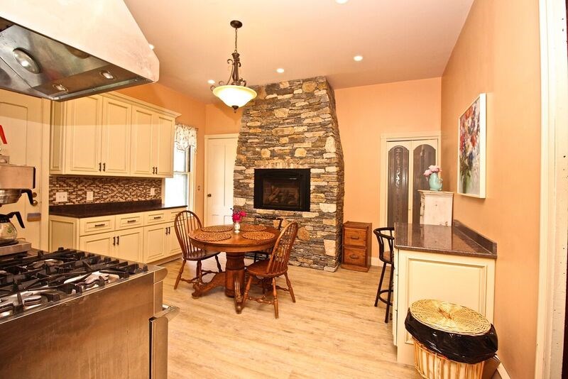 19 Old Beach Road Newport, RI 02840 - Photo 16 of 48 Kitchen