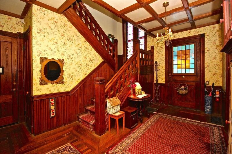 19 Old Beach Road Newport, RI 02840 - Photo 6 of 48 Front Entry Foyer