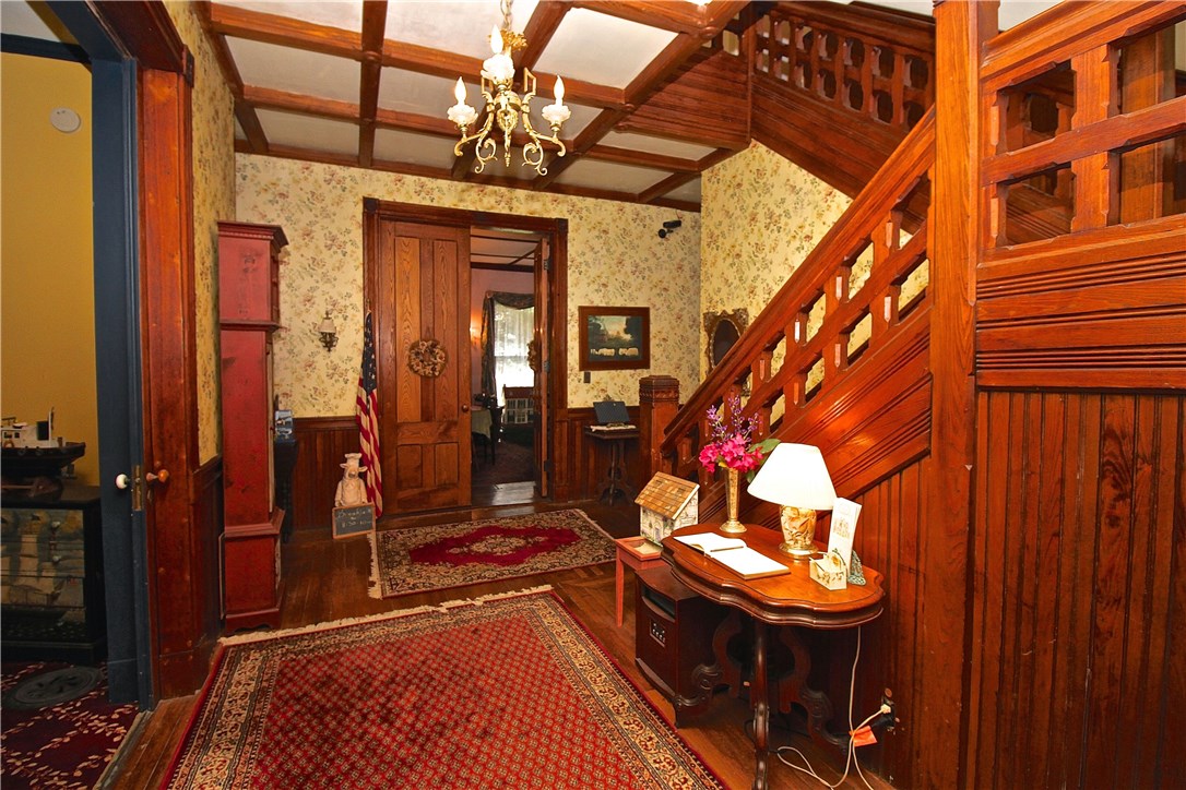 19 Old Beach Road Newport, RI 02840 - Photo 7 of 48 Front Entry Foyer