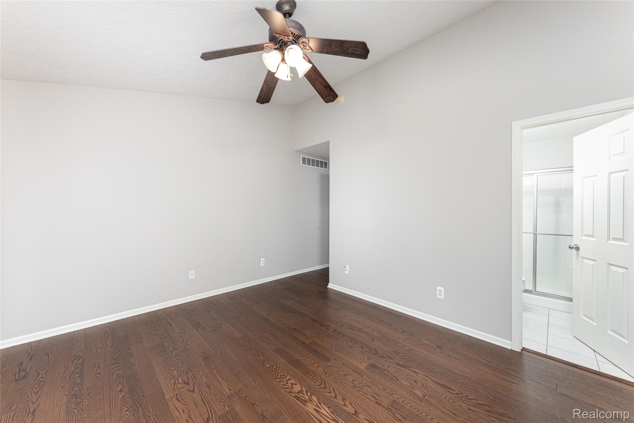 16 Sedum Road, Unit 1 Howell, MI 48843 - Photo 21 of 43 20EnSuite16 Sedum Rd (34 of 43).jpg