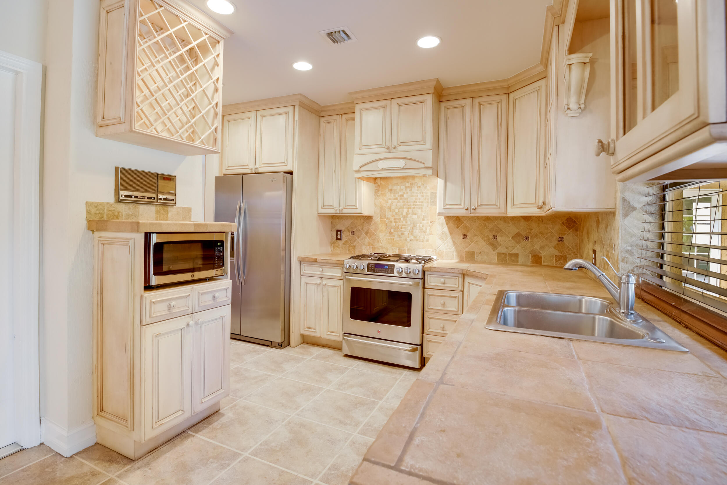 21243 Escondido Way North Boca Raton, FL 33433 - Photo 8 of 42 Kitchen solid maple cabinets