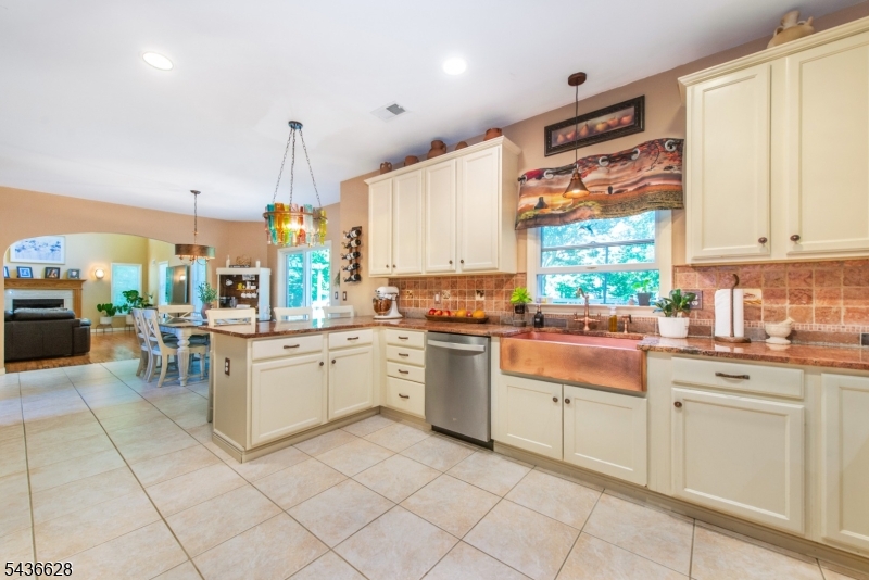 5 Kingston Court Oak Ridge, NJ 07438 - Photo 14 of 49