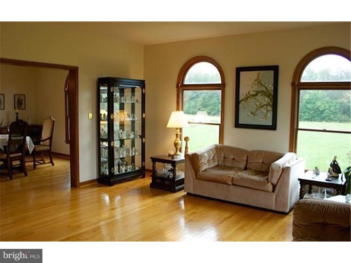 333 Money Road Townsend, DE 19734 - Photo 4 of 22 Living Room