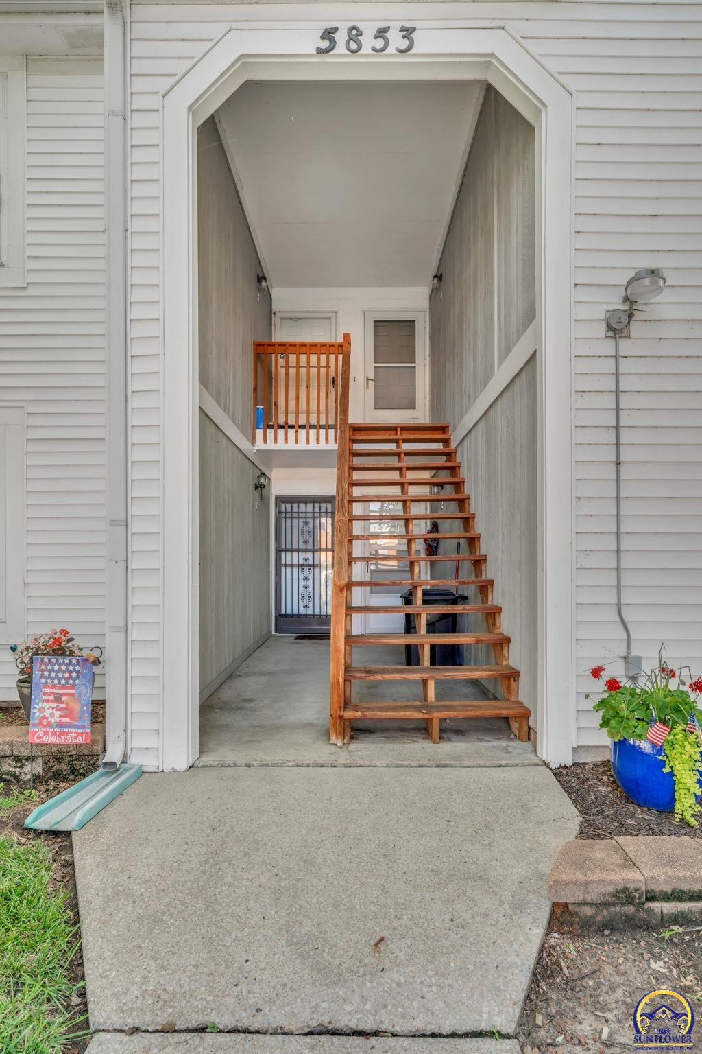 5853 Southwest 22nd Terrace Topeka, KS 66614 - Photo 2 of 12