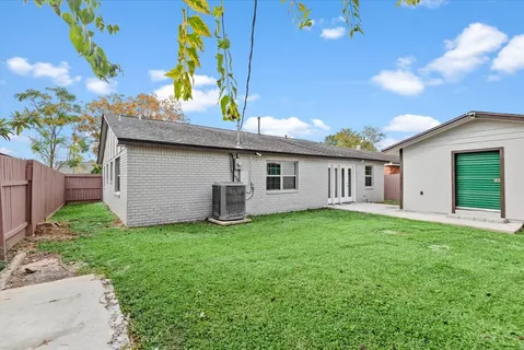 a view of a house with backyard and sitting area