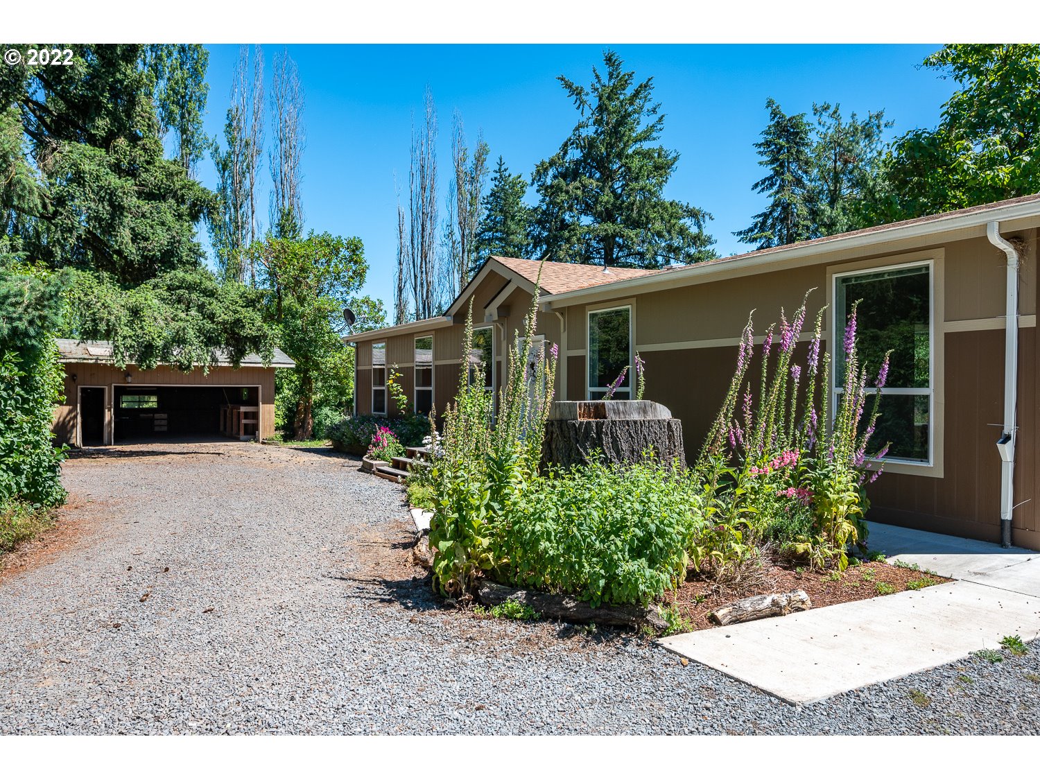 13340 Northeast Denbrook Road Aurora, OR 97002 - Photo 2 of 32 Gallery Image 2