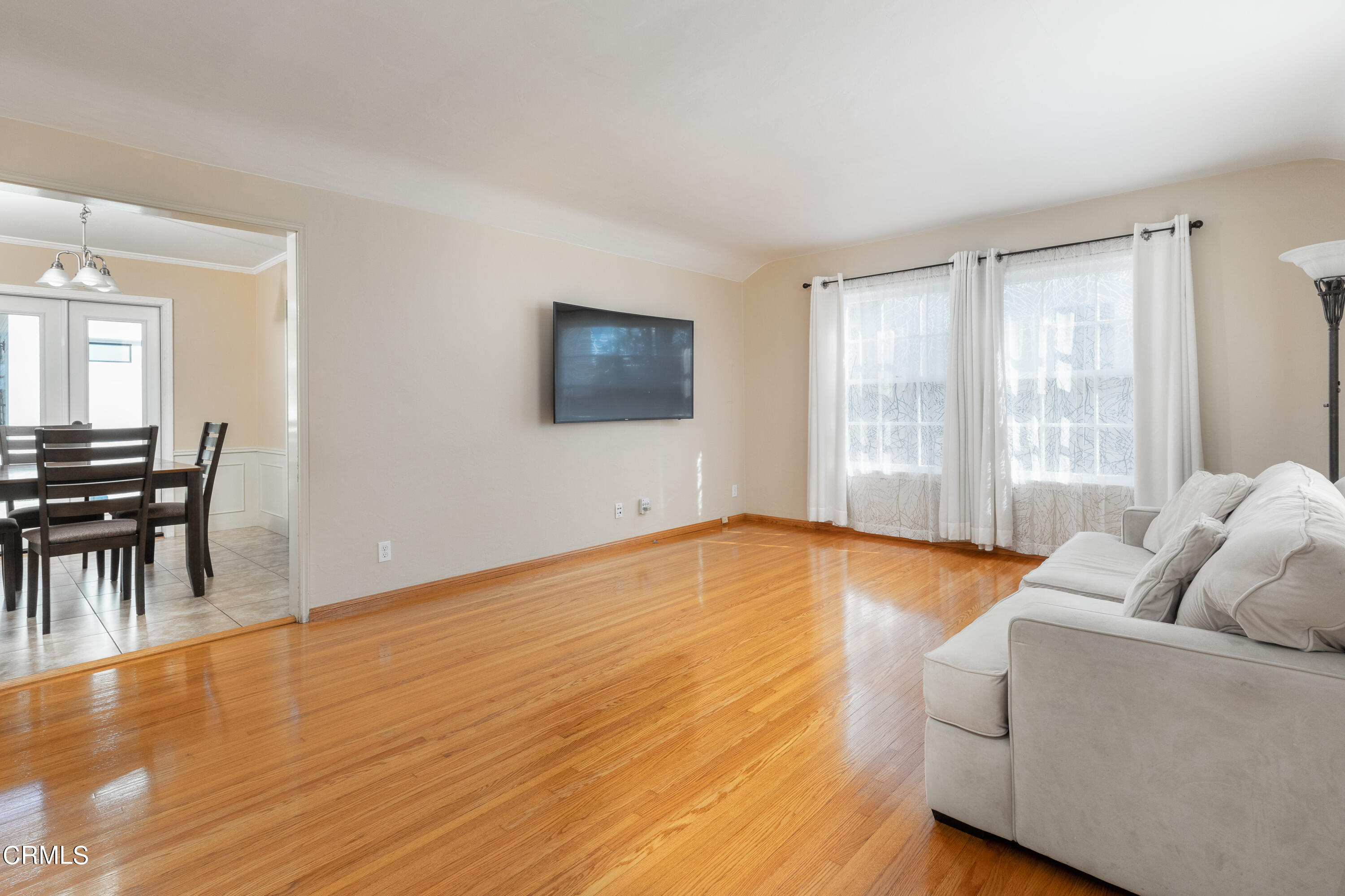 1539 Broadview Drive Glendale, CA 91208 - Photo 3 of 19 a living room with furniture and a flat screen tv