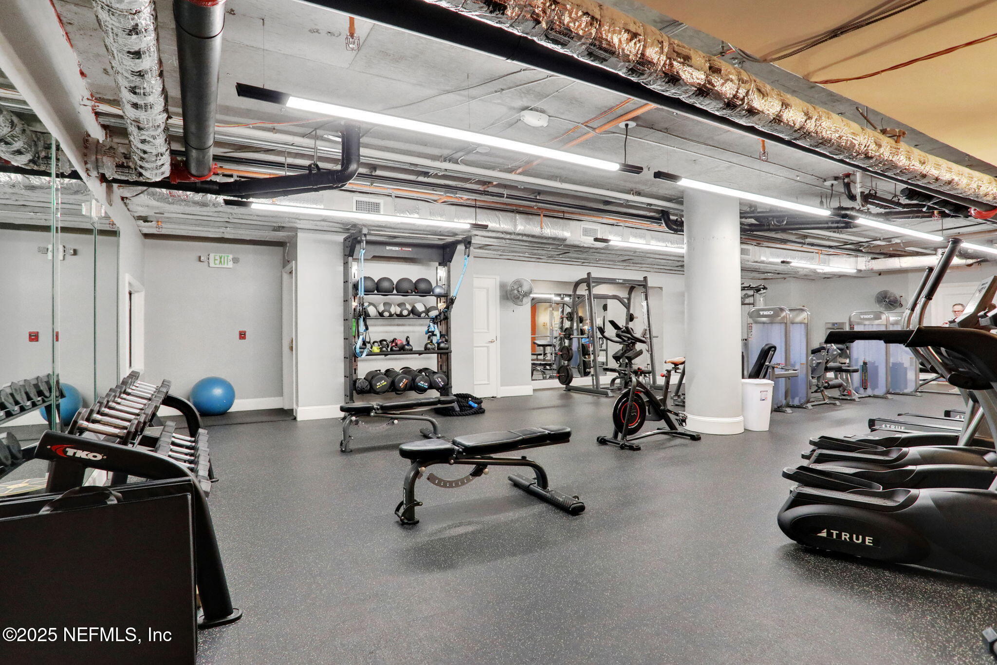 400 East Bay Street, Unit 1705 Jacksonville, FL 32202 - Photo 38 of 68 a view of a room with gym equipment