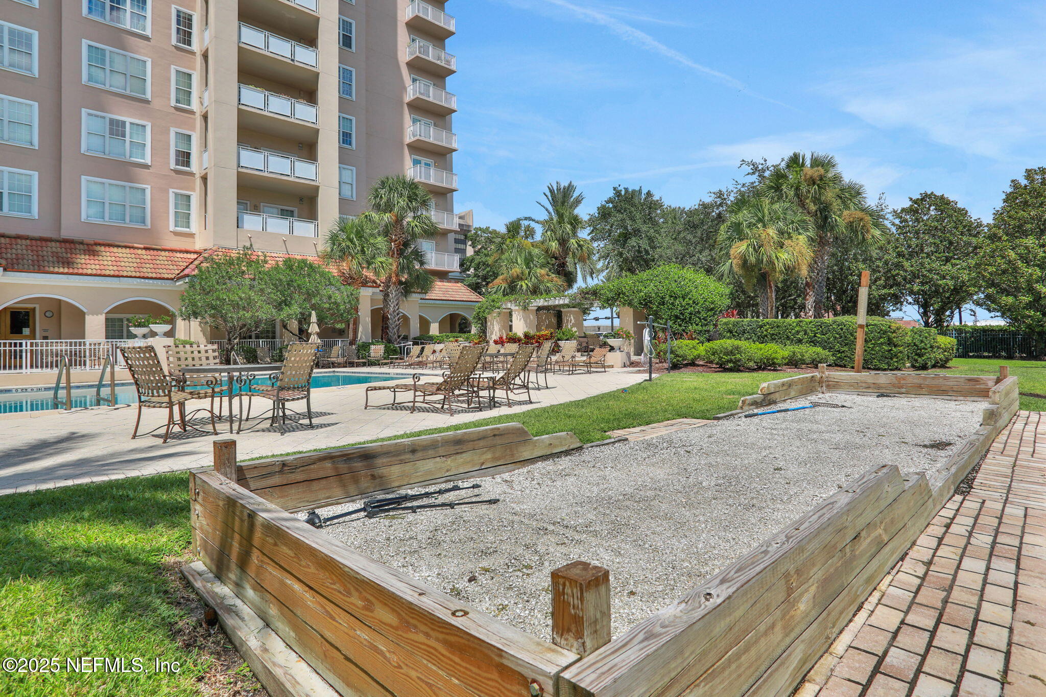 400 East Bay Street, Unit 1705 Jacksonville, FL 32202 - Photo 46 of 68 a view of a backyard with a garden and plants