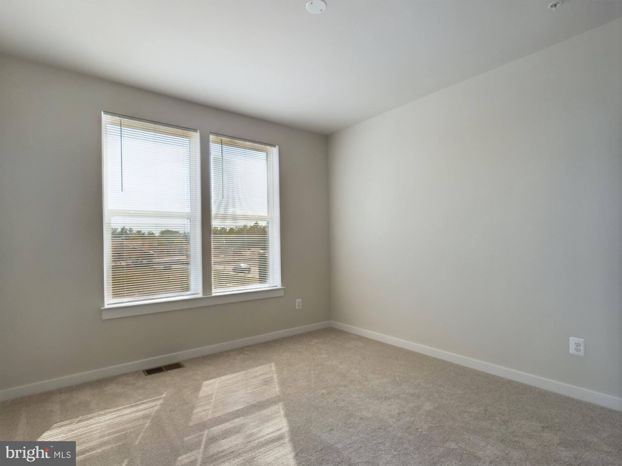43801 Middleway Terrace Ashburn, VA 20147 - Photo 43 of 54 an empty room with a window