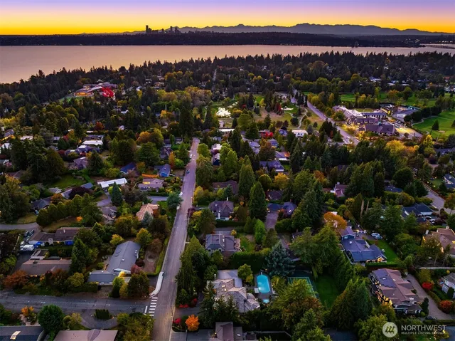 $7,200,000 | 8622 Northeast 10th Street, Medina, WA 98039