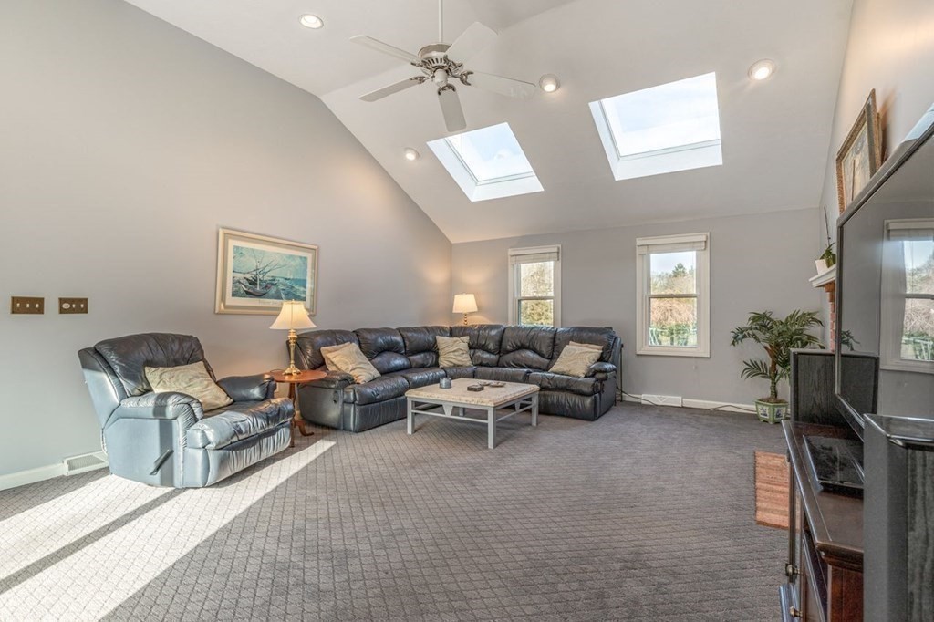 22 Niantic Road Sharon, MA 02067 - Photo 6 of 27 Gallery Image 6
