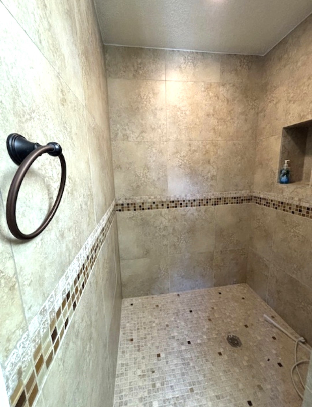318 Ridgewood Road Goodrich, TX 77335 - Photo 25 of 49 a bathroom with a bathtub