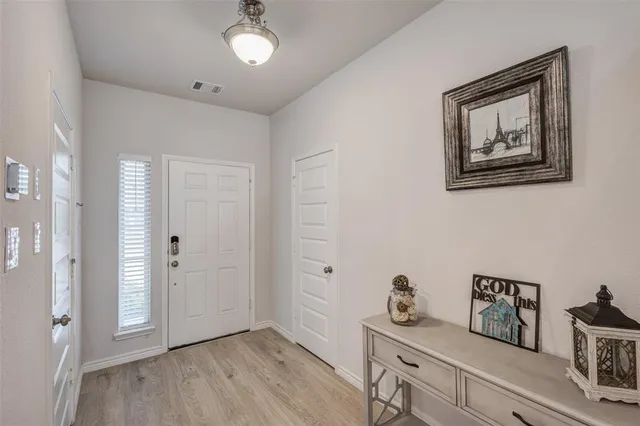 $2,390 | 404 Wrangler Lane, Denton, TX 76209