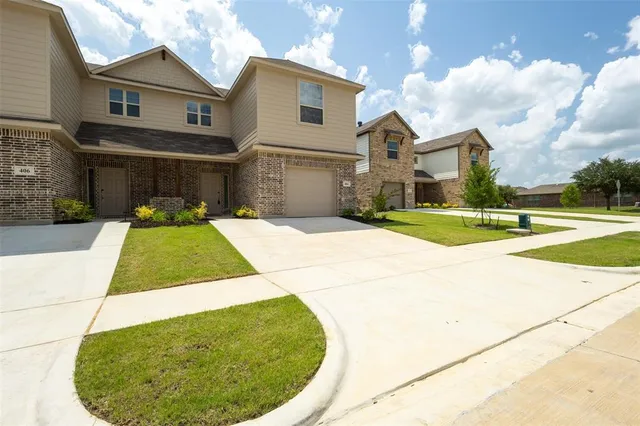 $2,390 | 404 Wrangler Lane, Denton, TX 76209