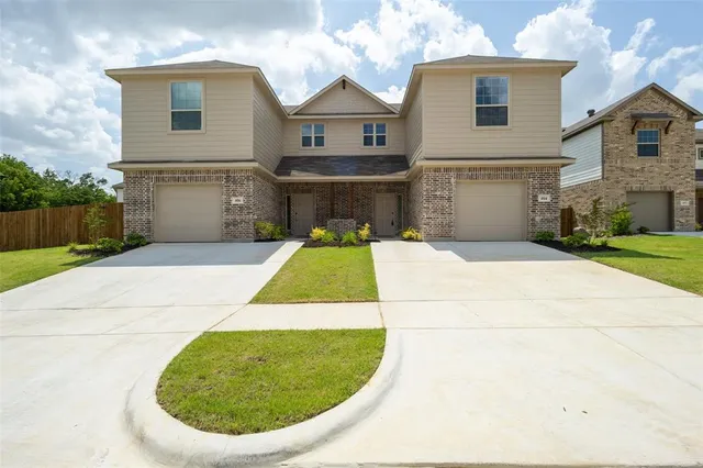 $2,390 | 404 Wrangler Lane, Denton, TX 76209