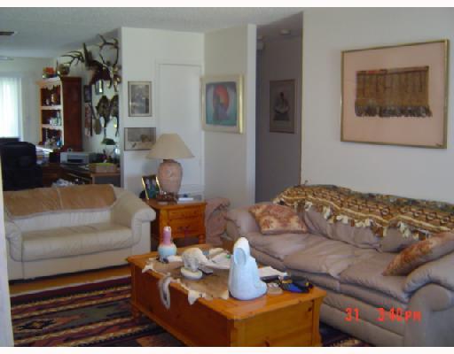 2821 Ransom Island Drive Corpus Christi, TX 78418 - Photo 4 of 6 a living room with furniture
