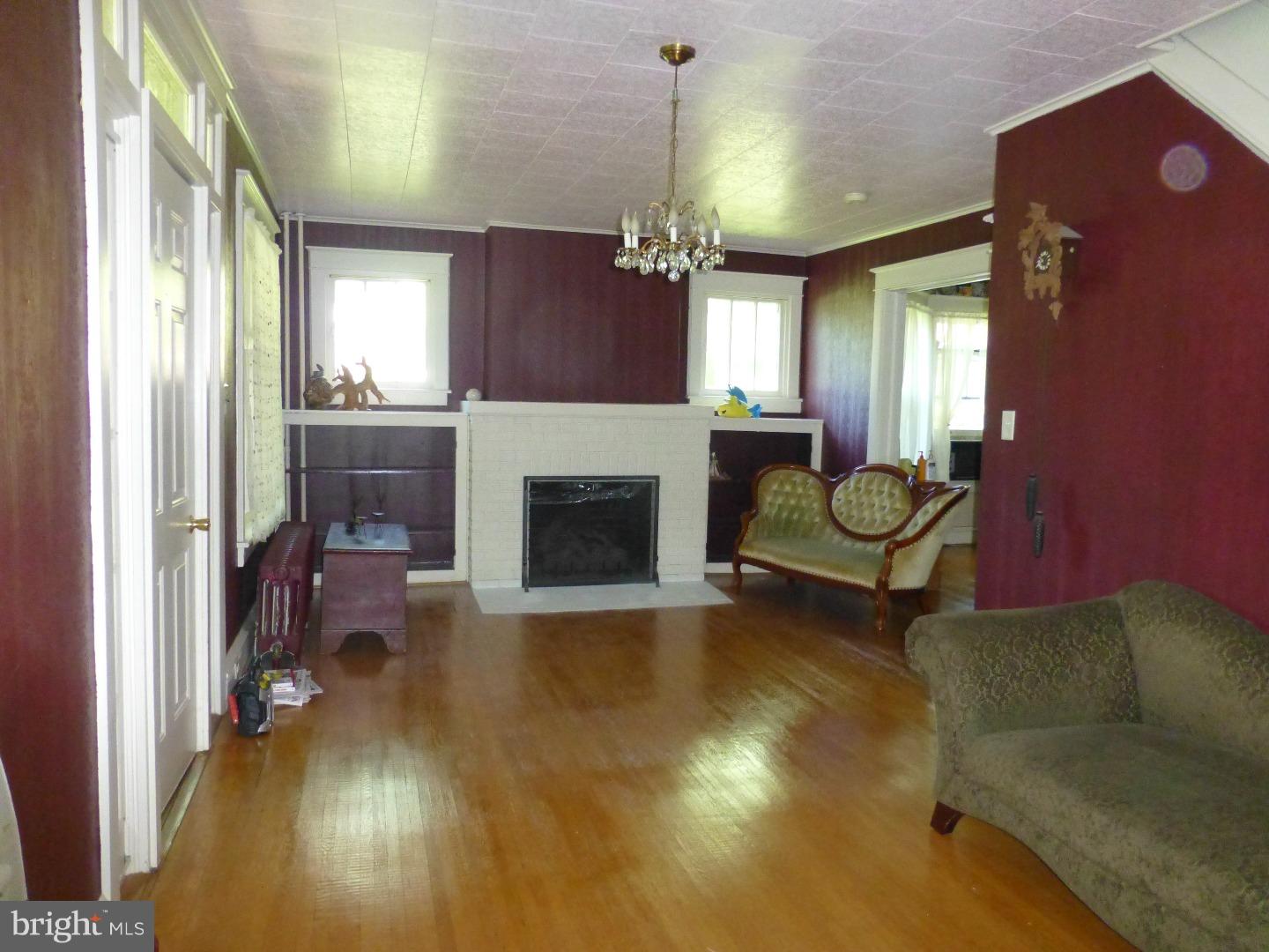 77 Park Road Wyomissing, PA 19609 - Photo 9 of 16 Living Room