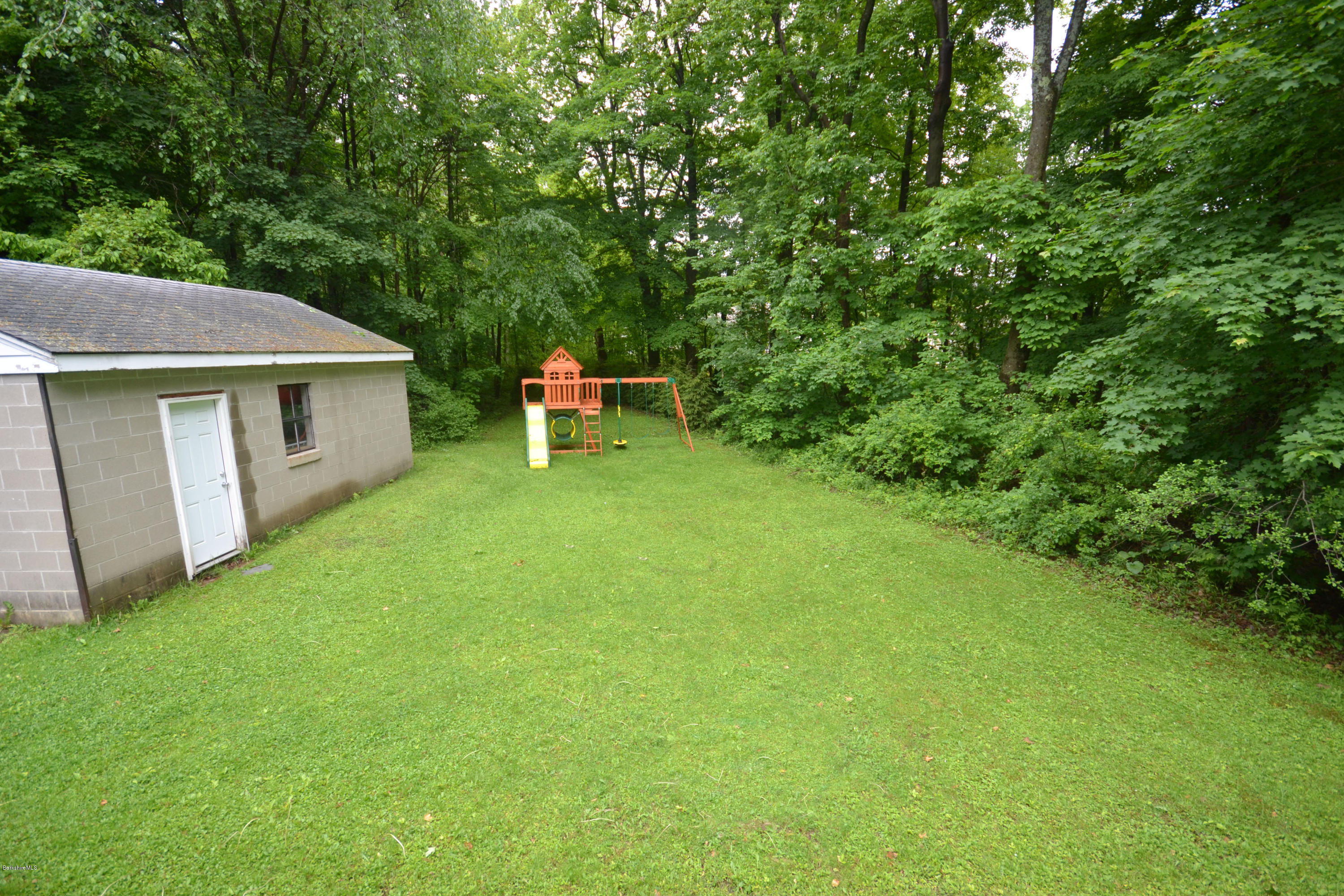 112 East Acres Road Pittsfield, MA 01201 - Photo 20 of 26 Back Yard