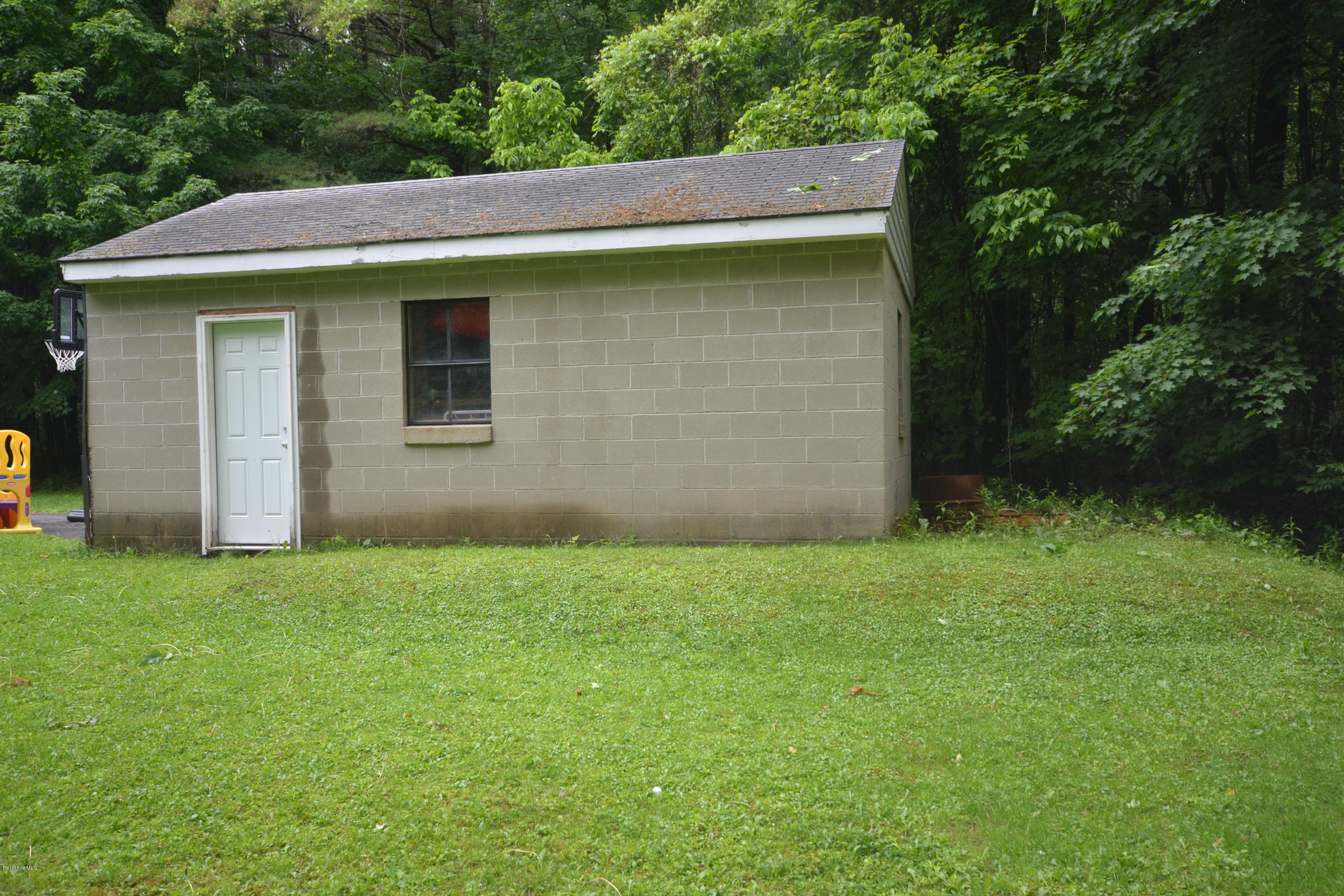 112 East Acres Road Pittsfield, MA 01201 - Photo 21 of 26 Garage