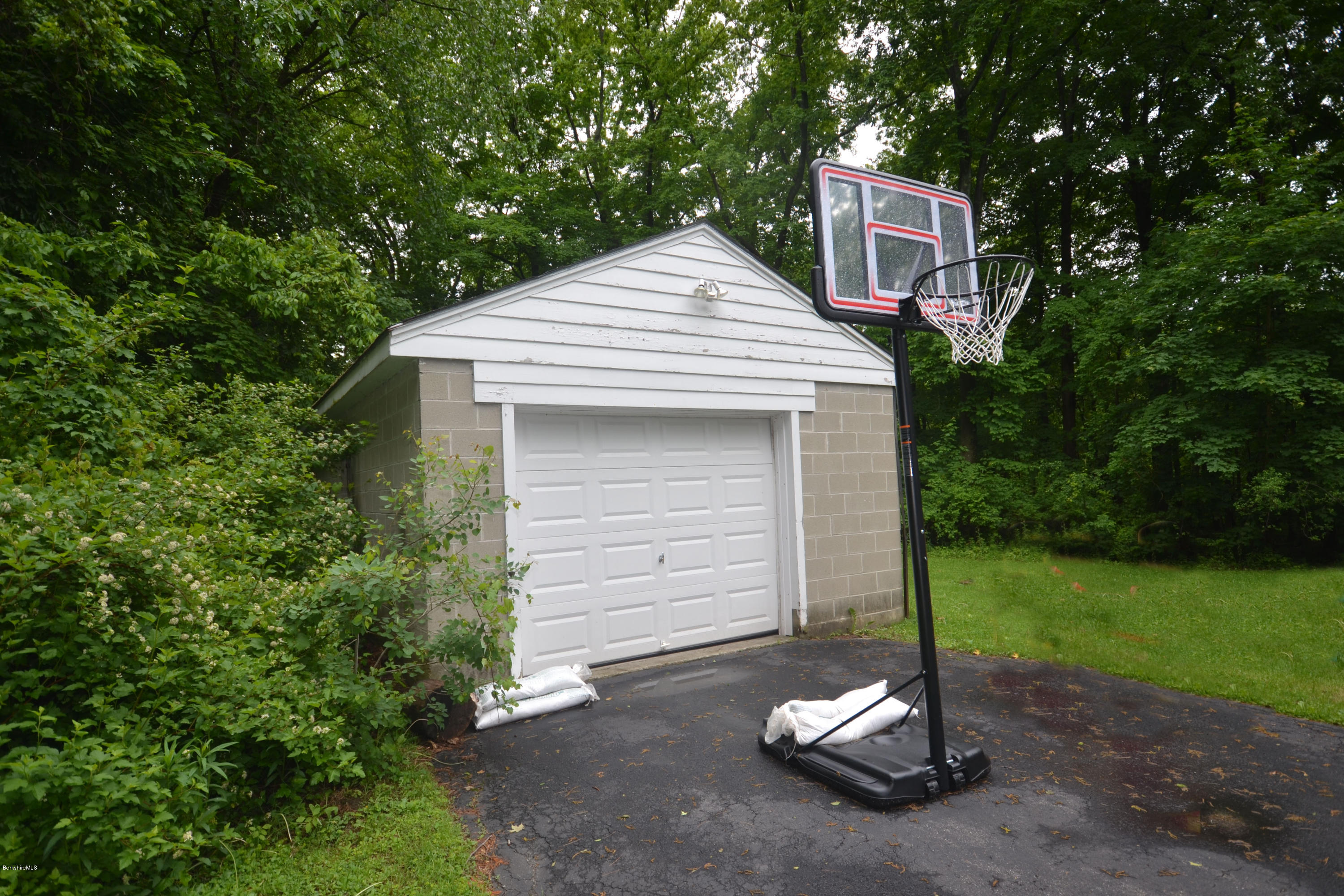 112 East Acres Road Pittsfield, MA 01201 - Photo 22 of 26 Garage