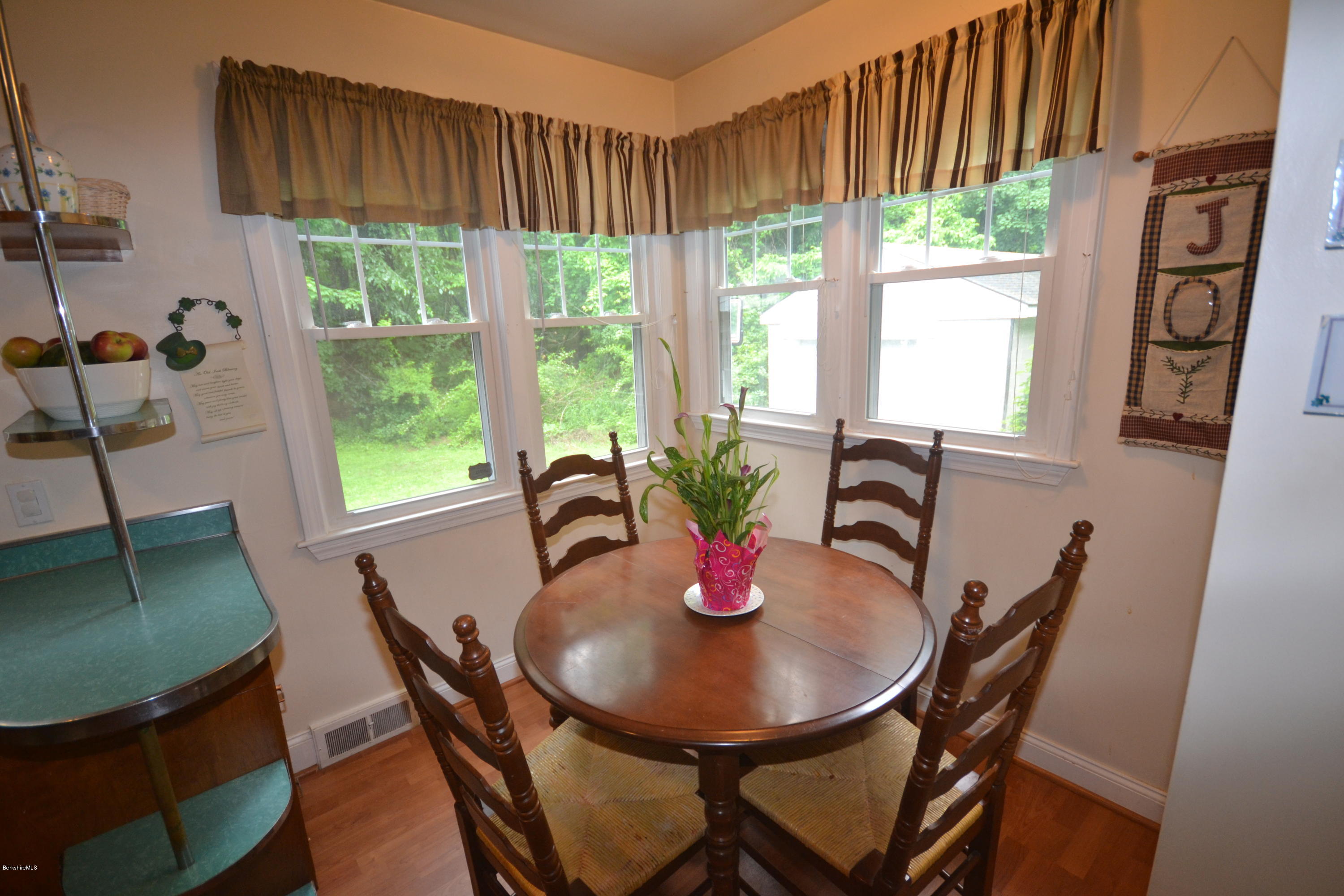 112 East Acres Road Pittsfield, MA 01201 - Photo 7 of 26 Dining Area