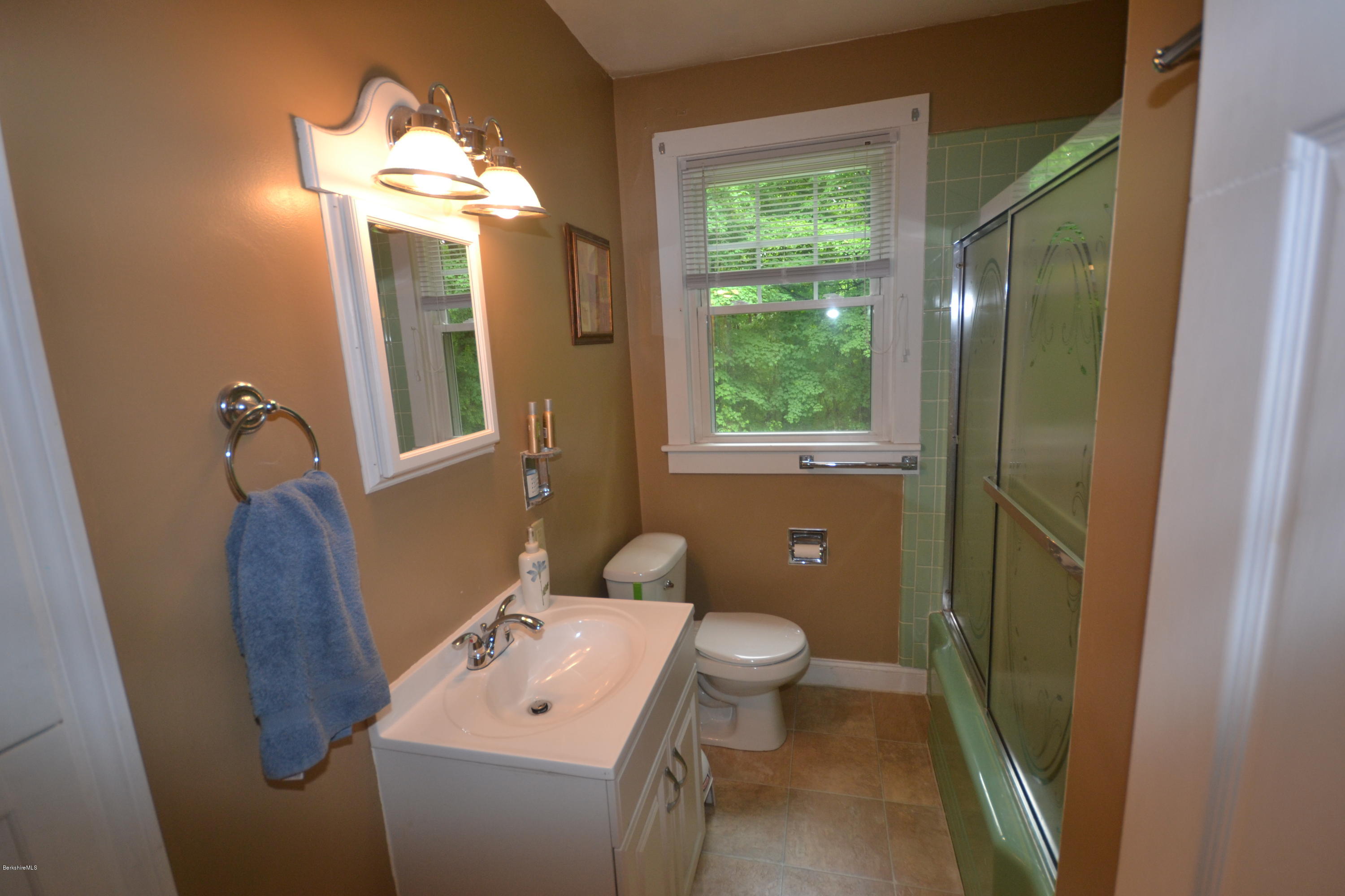 112 East Acres Road Pittsfield, MA 01201 - Photo 10 of 26 Full Bathroom