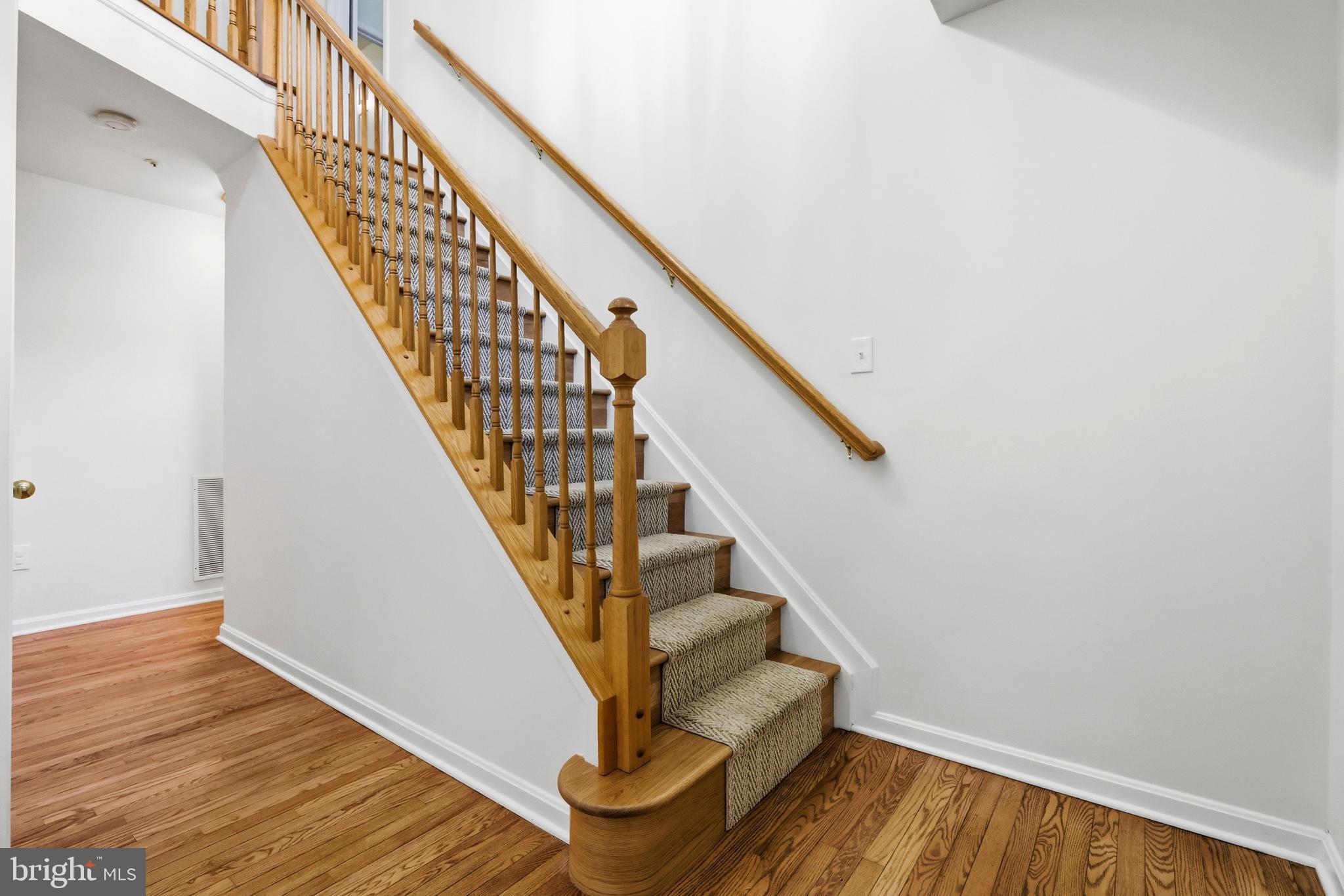 10003 Goose Pond Court Laurel, MD 20708 - Photo 4 of 50 Bright two-story foyer
