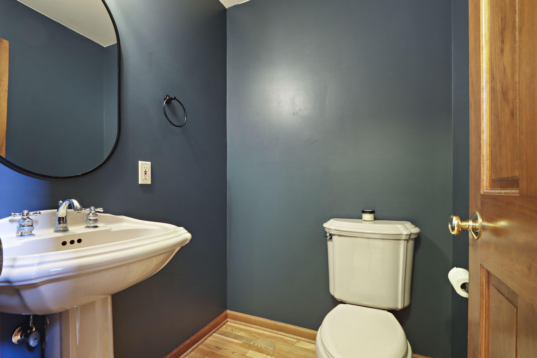 553 Twin Lakes Road Bloomfield, WI 53128 - Photo 13 of 43 Bathroom