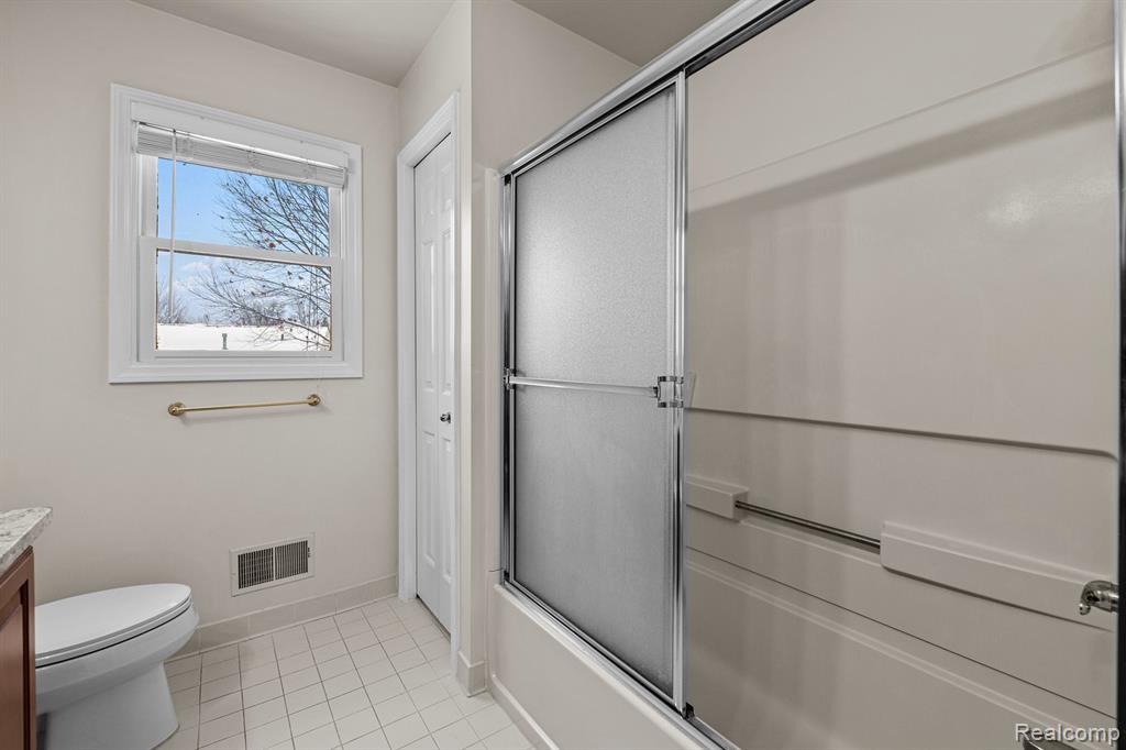 3904 Kaeleaf Road Lake Orion, MI 48360 - Photo 39 of 66