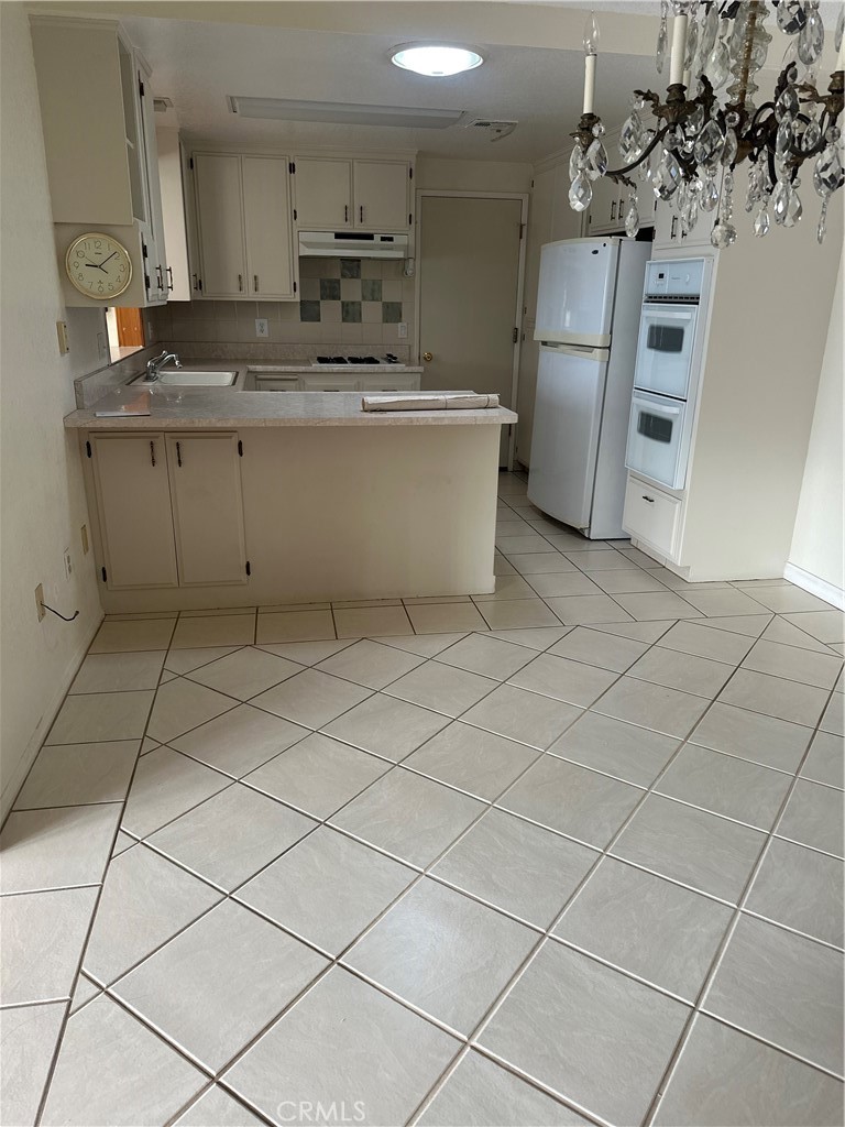 4140 Mockingbird Lane Banning, CA 92220 - Photo 3 of 9 Kitchen