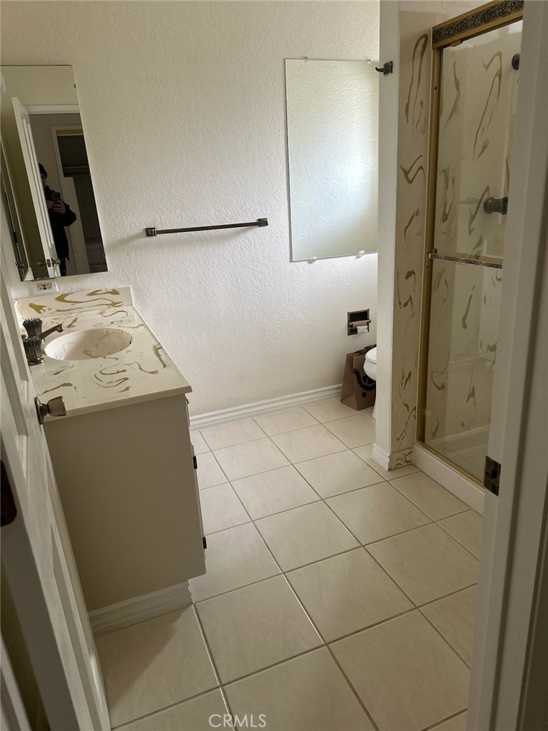 4140 Mockingbird Lane Banning, CA 92220 - Photo 5 of 9 Bathroom 2