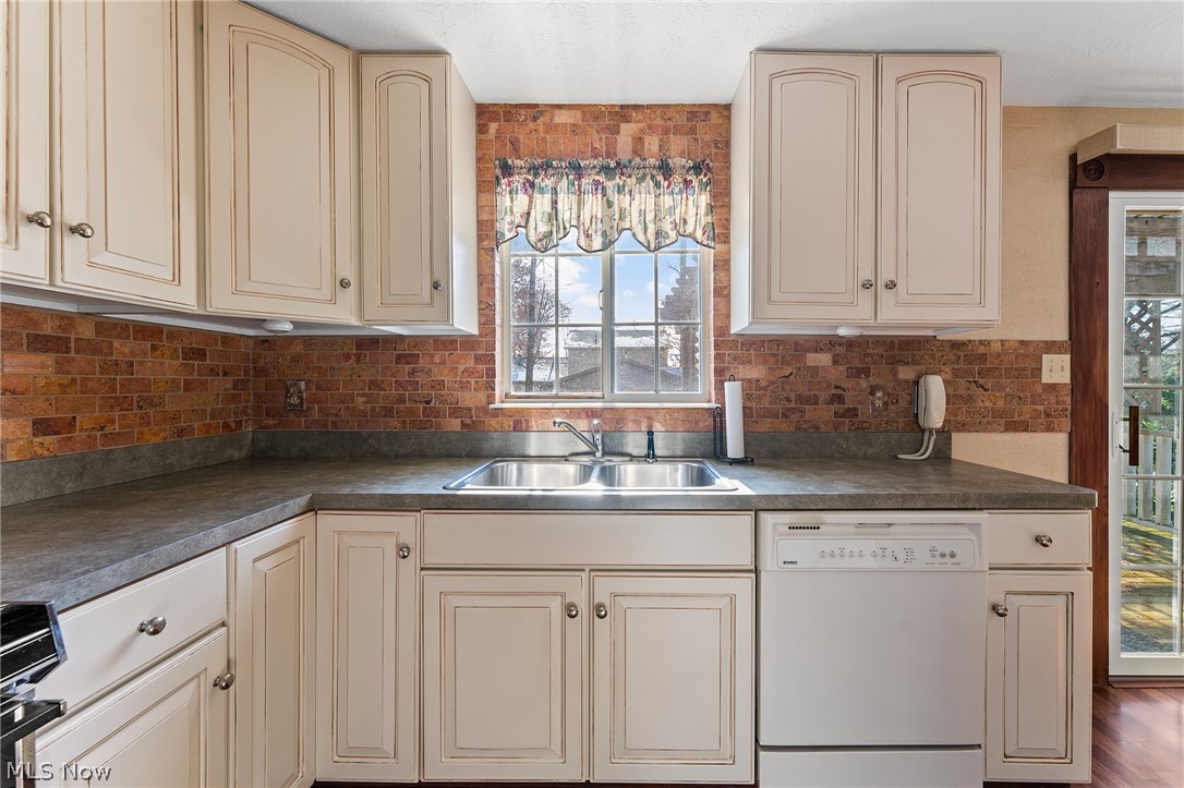 6943 Kirk Road Canfield, OH 44406 - Photo 3 of 32 Gallery Image 3