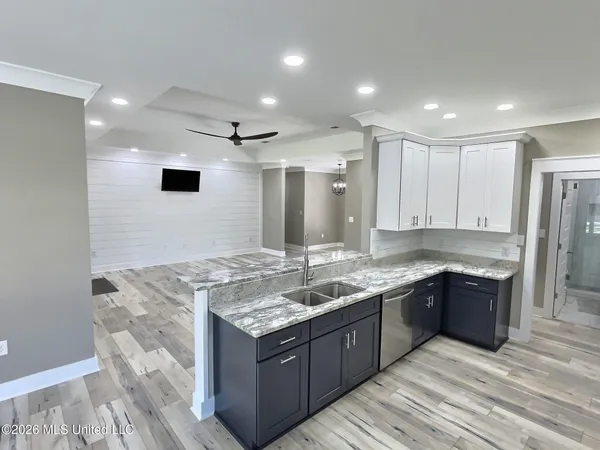 $899,999 | 3529 Government Street, Ocean Springs, MS 39564