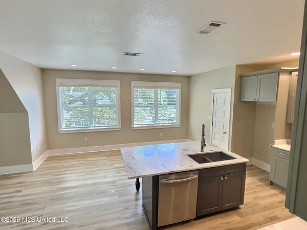 $859,999 | 3529 Government Street, Ocean Springs, MS 39564