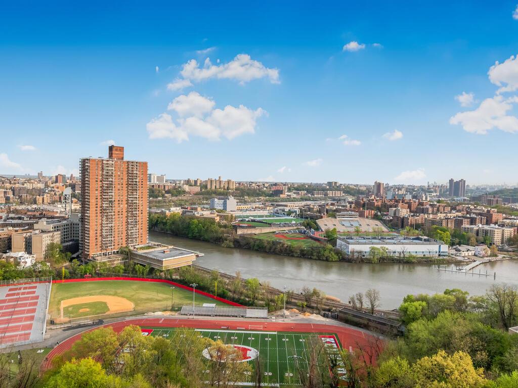 555 Kappock Street, Unit 18C Bronx, NY 10463 - Photo 12 of 19 a view of a city with tall buildings