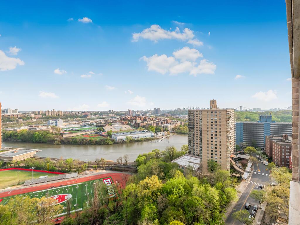 555 Kappock Street, Unit 18C Bronx, NY 10463 - Photo 13 of 19 a view of a city with lawn chairs