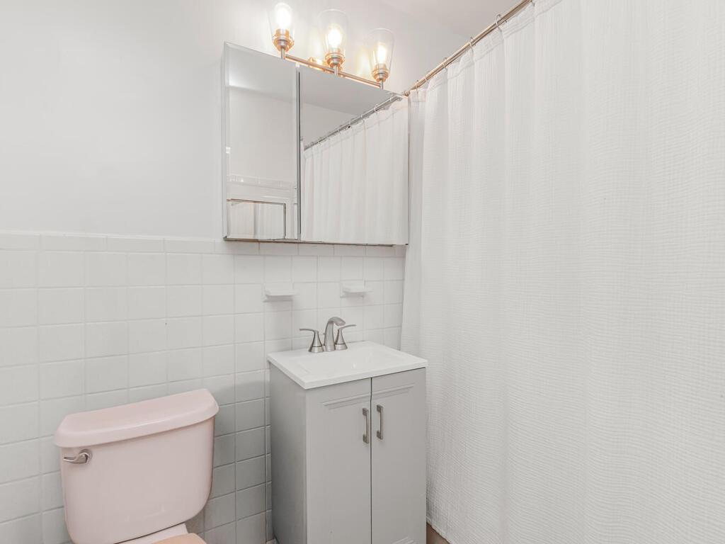 555 Kappock Street, Unit 18C Bronx, NY 10463 - Photo 9 of 19 a bathroom with a sink a toilet and vanity
