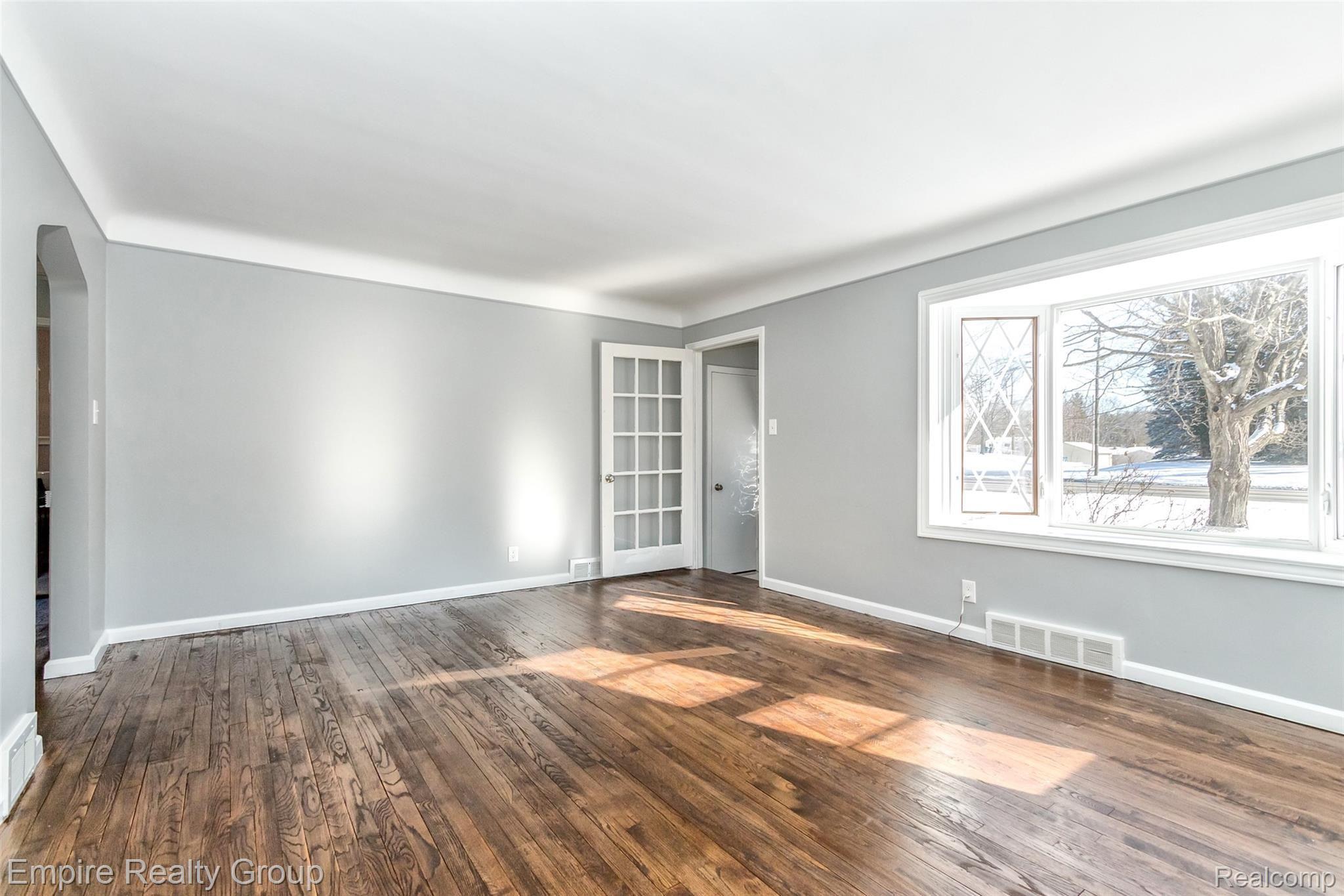 16331 Inkster Road Livonia, MI 48154 - Photo 8 of 40 08.jpg