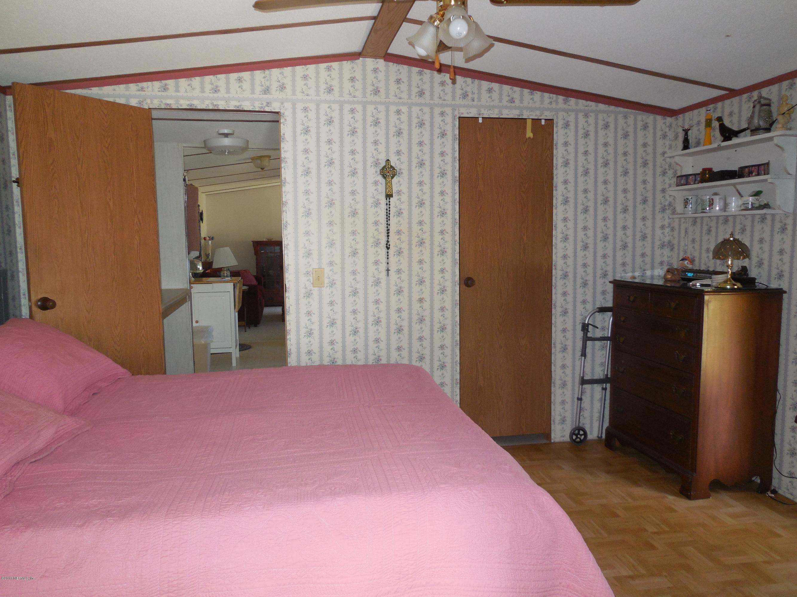 105 Ketner Road Welaka, FL 32112 - Photo 19 of 34 a bedroom with a bed and a dresser